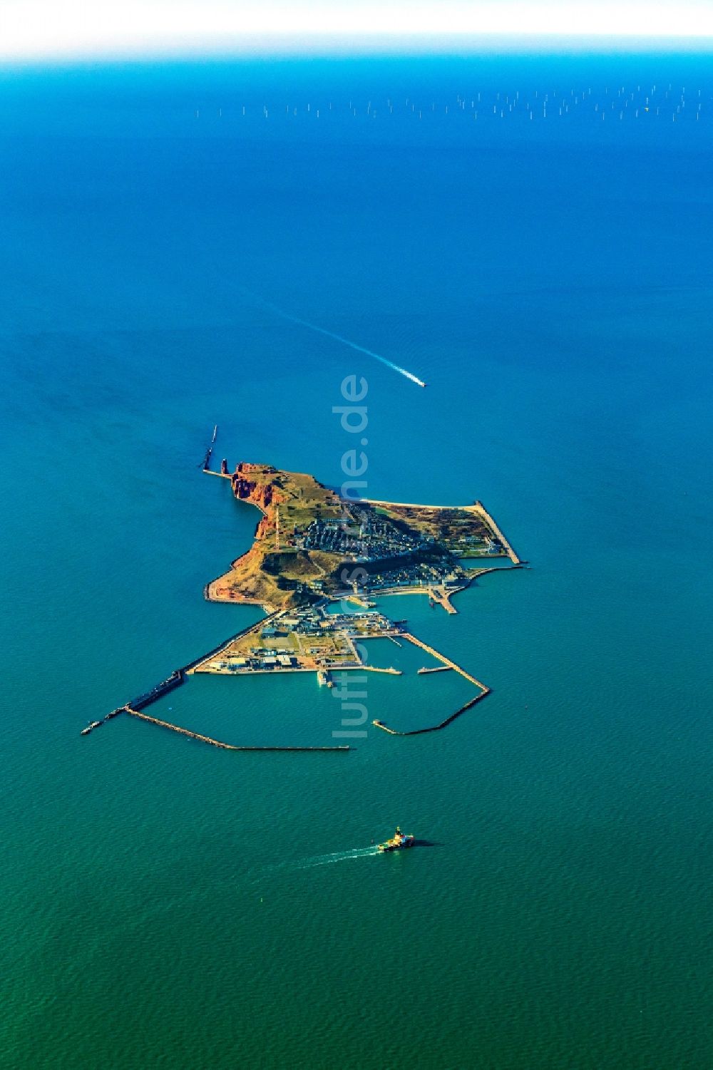 Helgoland aus der Vogelperspektive: Küstenbereich der Nordsee - Insel Helgoland mit dem Lummenfelsen im Bundesland Schleswig-Holstein