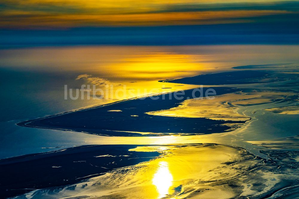 Langeoog aus der Vogelperspektive: Küstenbereich der Nordsee - Insel - Insel in Langeoog im Bundesland Niedersachsen, Deutschland