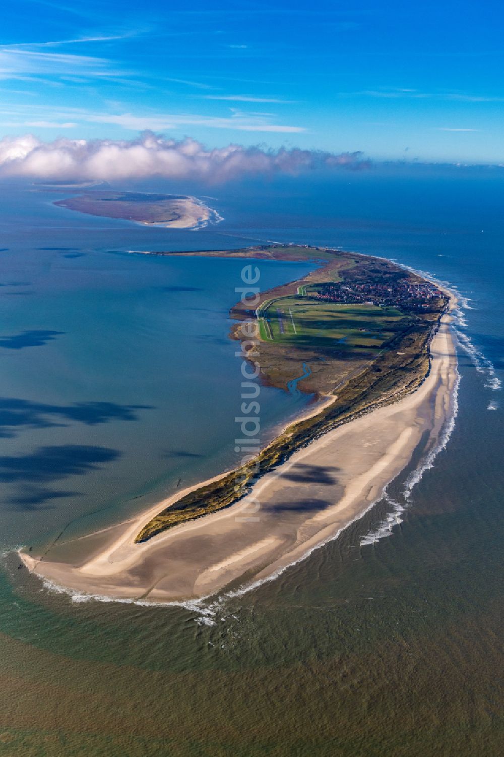 Wangerooge aus der Vogelperspektive: Küstenbereich der Nordsee - Insel - Insel in Wangerooge im Bundesland Niedersachsen, Deutschland