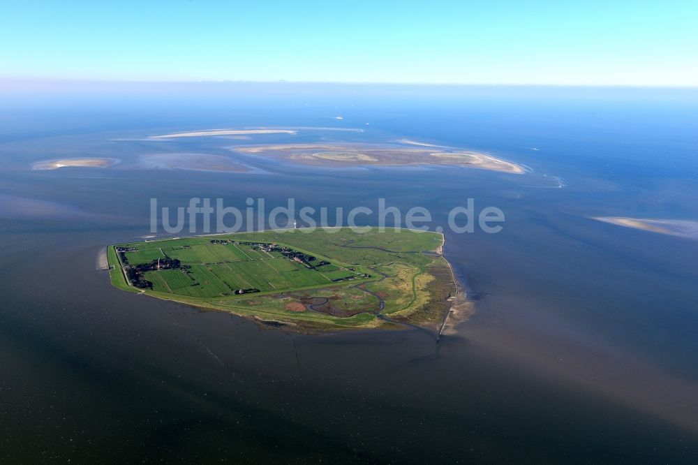 Insel Neuwerk von oben - Küstenbereich der Nordsee - Insel Neuwerk im Bundesland Niedersachsen, Deutschland