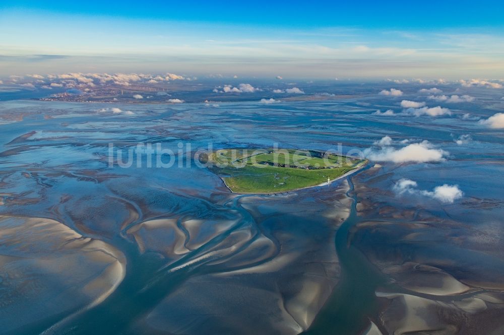 Luftbild Neuwerk - Küstenbereich der Nordsee - Insel Neuwerk im Wattenmeer umgeben vom Bundesland Niedersachsen, Deutschland