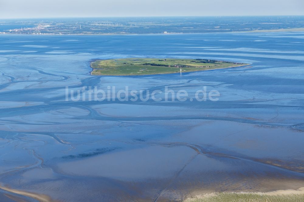 Neuwerk von oben - Küstenbereich der Nordsee - Insel Neuwerk im Wattenmeer umgeben vom Bundesland Niedersachsen, Deutschland