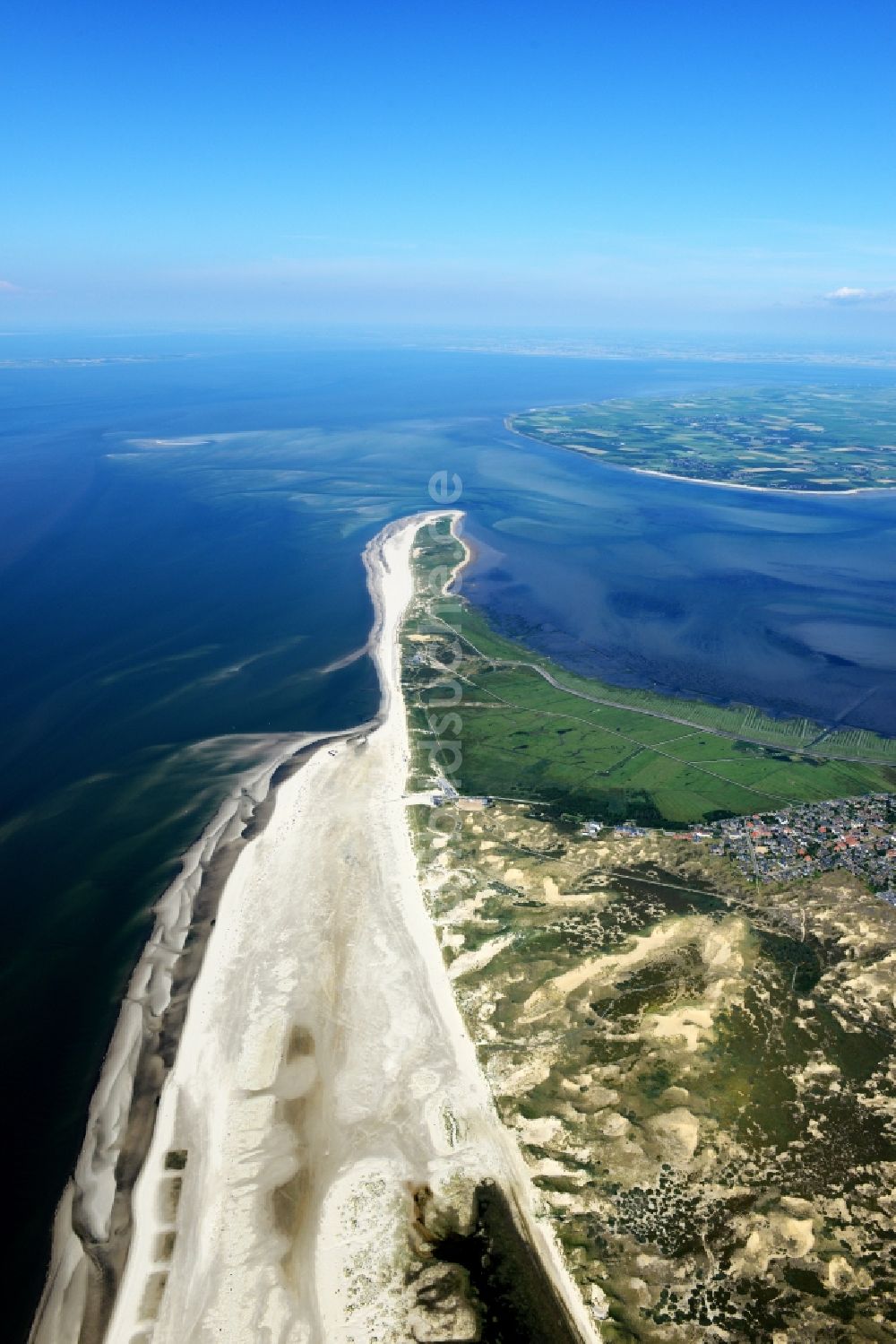 Norddorf aus der Vogelperspektive: Küstenbereich der Nordsee - Insel in Norddorf im Bundesland Schleswig-Holstein