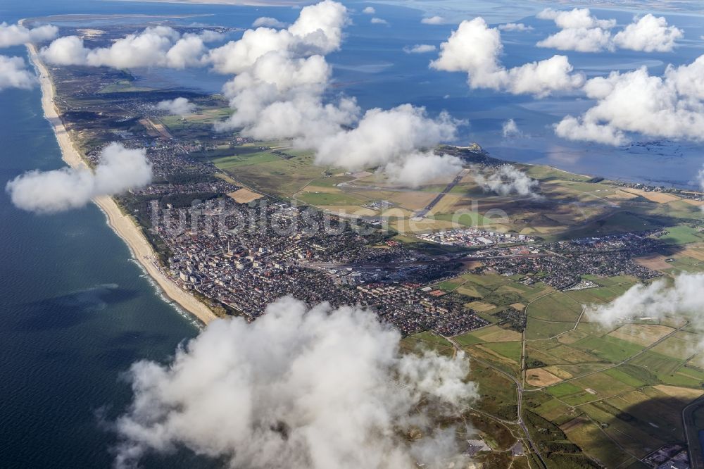 Luftaufnahme Sylt - Küstenbereich der Nordsee - Insel im Ortsteil Westerland in Sylt im Bundesland Schleswig-Holstein