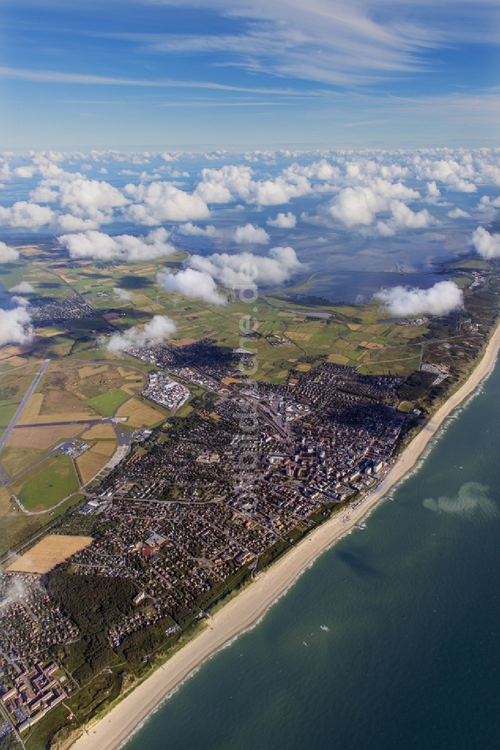 Sylt von oben - Küstenbereich der Nordsee - Insel im Ortsteil Westerland in Sylt im Bundesland Schleswig-Holstein