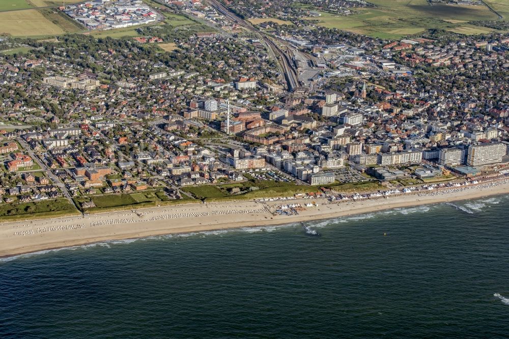 Luftaufnahme Sylt - Küstenbereich der Nordsee - Insel im Ortsteil Westerland in Sylt im Bundesland Schleswig-Holstein