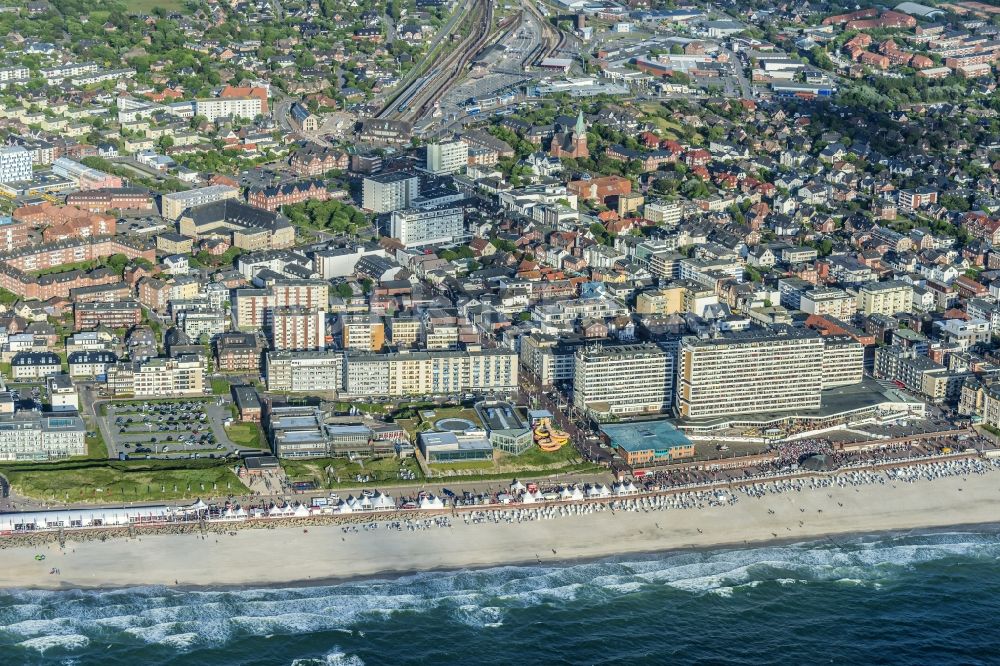 Sylt aus der Vogelperspektive: Küstenbereich der Nordsee - Insel im Ortsteil Westerland in Sylt im Bundesland Schleswig-Holstein