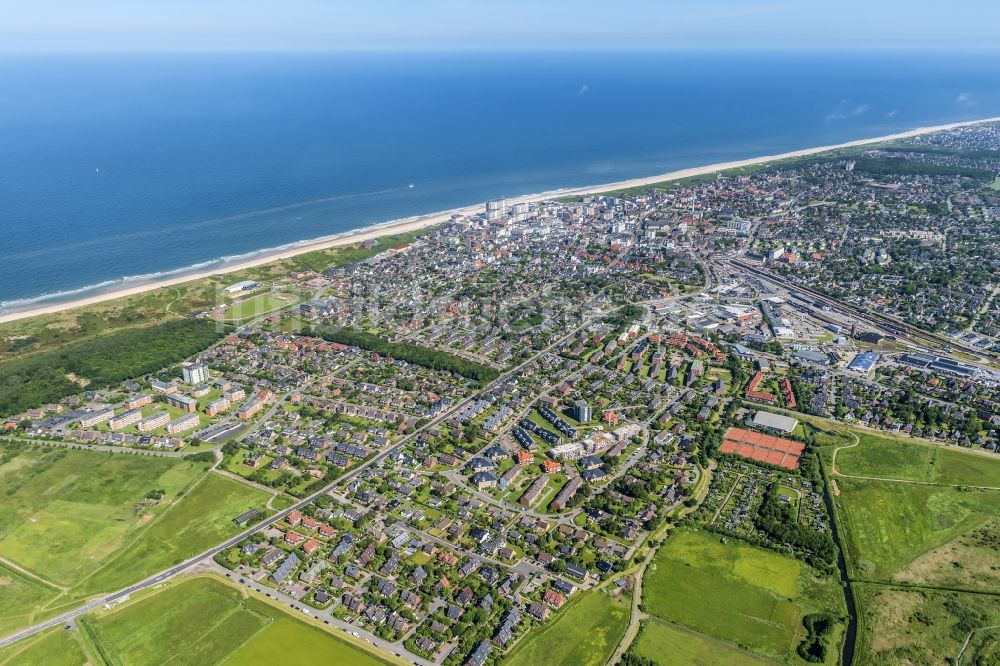 Luftaufnahme Sylt - Küstenbereich der Nordsee - Insel im Ortsteil Westerland in Sylt im Bundesland Schleswig-Holstein