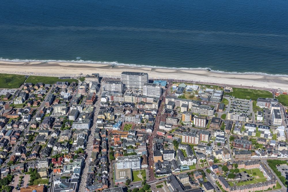 Sylt von oben - Küstenbereich der Nordsee - Insel im Ortsteil Westerland in Sylt im Bundesland Schleswig-Holstein