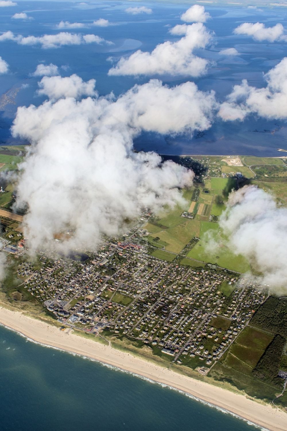 Luftaufnahme Wenningstedt (Sylt) - Küstenbereich der Nordsee - Insel in Wenningstedt (Sylt) im Bundesland Schleswig-Holstein