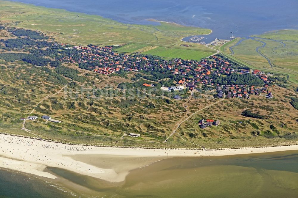 Spiekeroog aus der Vogelperspektive: Küstenbereich der Ostfriesischen Insel Spiekeroog im Bundesland Niedersachsen