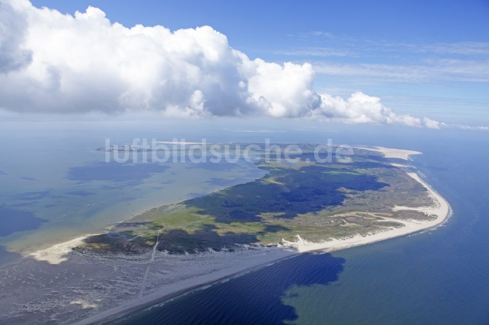 Luftaufnahme Borkum - Küstenbereich der Ostfriesischen Nordsee - Insel Borkum im Bundesland Niedersachsen