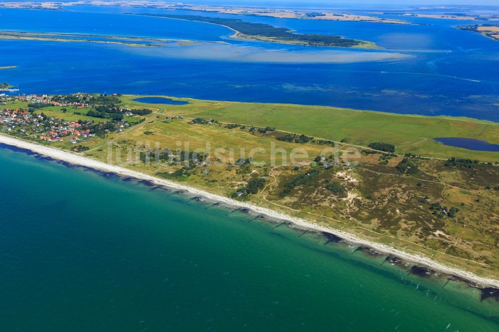 Insel Hiddensee aus der Vogelperspektive: Küstenbereich der Ostsee - Insel Hiddensee im Bundesland Mecklenburg-Vorpommern, Deutschland