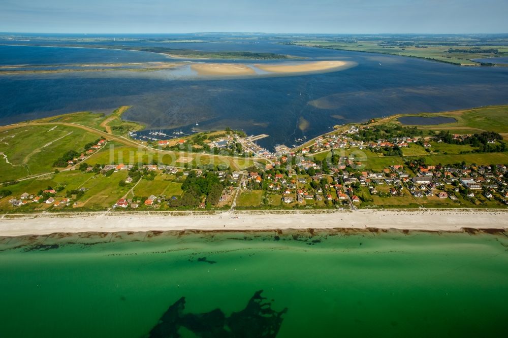 Luftaufnahme Insel Hiddensee - Küstenbereich der Ostsee - Insel im Ortsteil Vitte in Insel Hiddensee im Bundesland Mecklenburg-Vorpommern