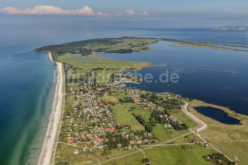 Luftaufnahme Insel Hiddensee - Küstenbereich der Ostsee - Insel im Ortsteil Vitte in Insel Hiddensee im Bundesland Mecklenburg-Vorpommern