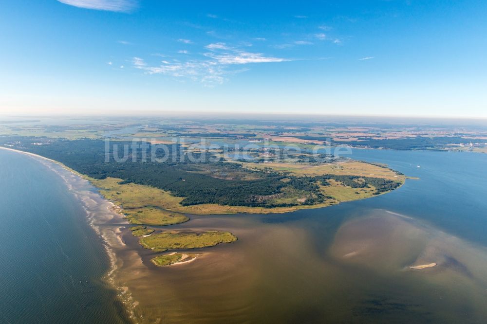 Peenemünde aus der Vogelperspektive: Küstenbereich der Ostsee - Insel in Peenemünde im Bundesland Mecklenburg-Vorpommern