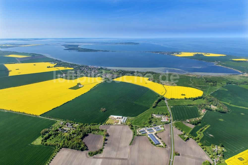 Wiek aus der Vogelperspektive: Küstenbereich der Ostsee - Insel Rügen Wiek liegt auf der Halbinsel Wittow, im Norden der Insel Rügen im Bundesland Mecklenburg-Vorpommern