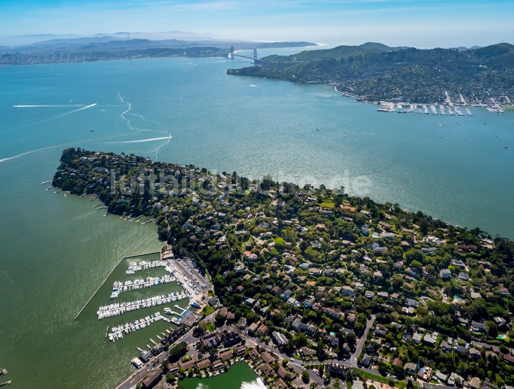 Luftbild Belvedere Tiburon - Küstenbereich der Richardson Bay - Insel in Belvedere Tiburon in USA