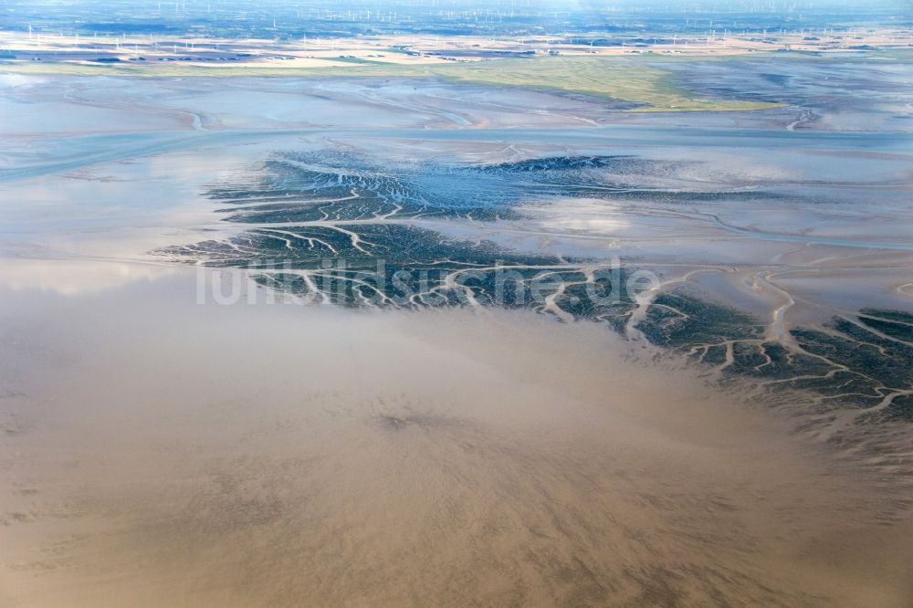 Luftaufnahme Pellworm - Küstenbereich und Wattenmeer in der Nähe von Pellworm im Bundesland Schleswig-Holstein