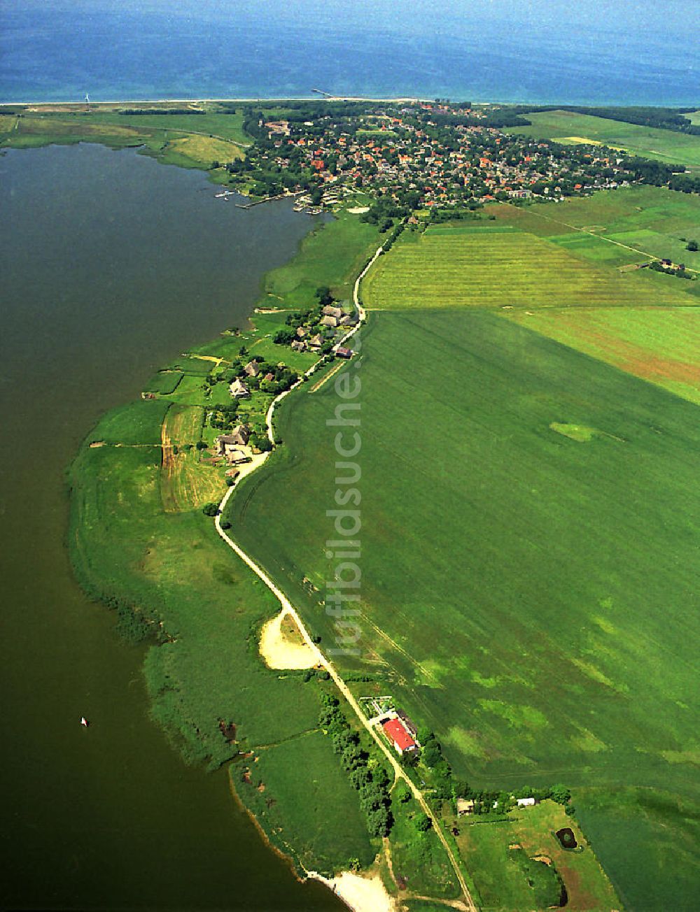 Wustrow aus der Vogelperspektive: Küstenlandschaft bei Wustrow an der Ostsee in Mecklenburg-Vorpommern