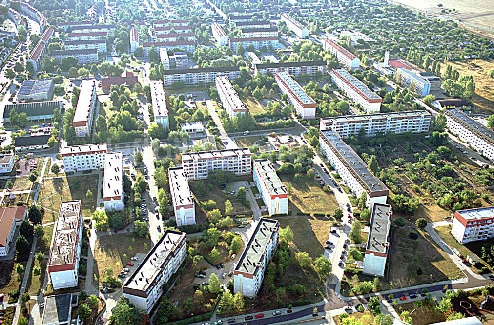 Köthen / Sachsen-Anhalt aus der Vogelperspektive: Köthen / Sachsen-Anhalt Blick auf das Wohnneubaugebiet in Köthen-Süd / Sachsen-Anhalt 03.09.2003