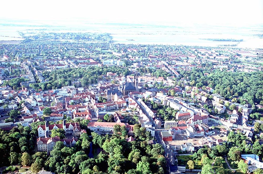 Köthen / Sachsen-Anhalt von oben - Köthen / Sachsen-Anhalt Stadtansicht mit Blick auf das Stadtzentrum von Köthen in Sachsen-Anhalt 03.09.2003