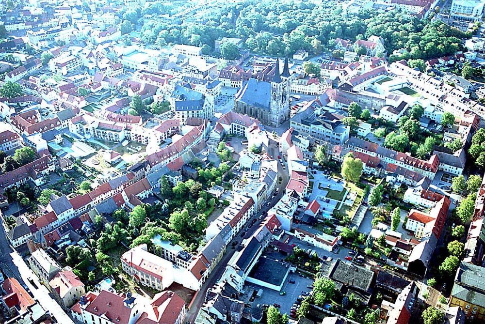 Luftbild Köthen / Sachsen-Anhalt - Köthen / Sachsen-Anhalt Stadtansicht mit Blick auf das Stadtzentrum von Köthen in Sachsen-Anhalt 03.09.2003