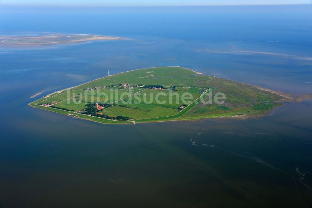 Insel Neuwerk von oben - Küstenbereich der Nordsee - Insel Neuwerk im