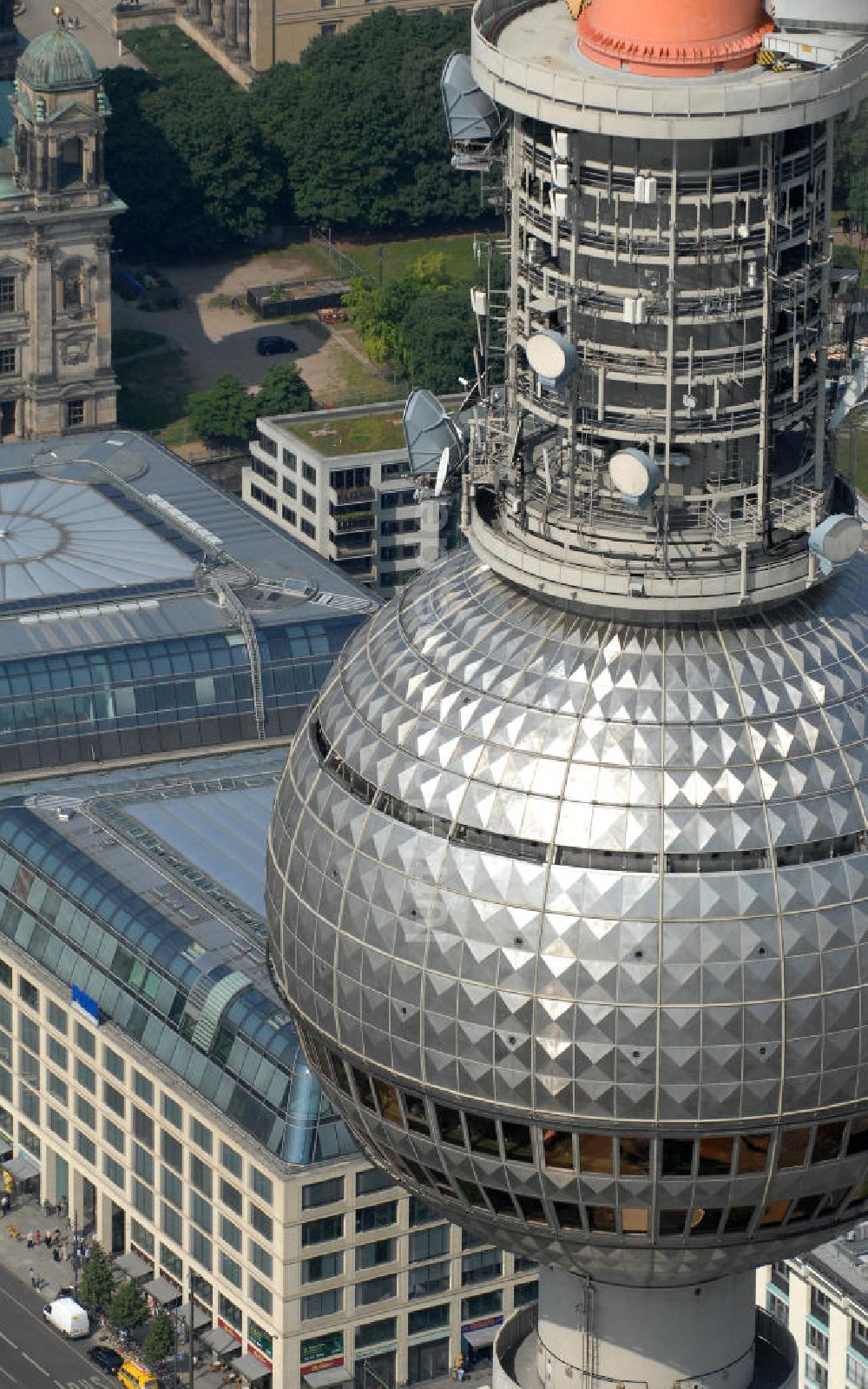 Berlin aus der Vogelperspektive: Kugel des Berliner Fernsehturm