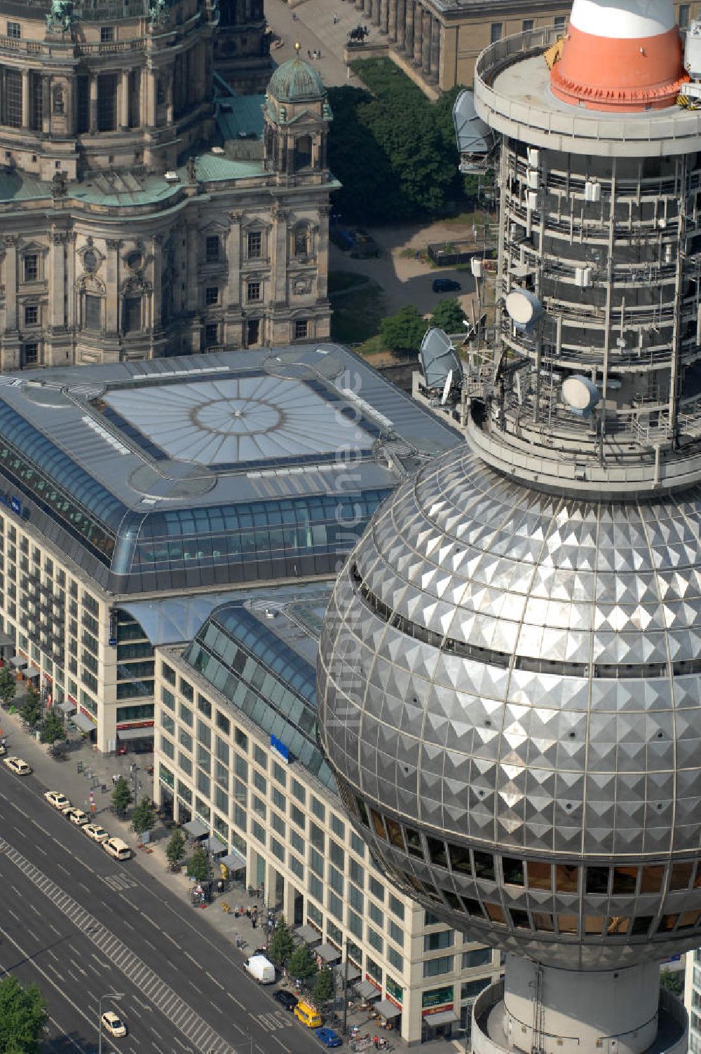 Luftbild Berlin - Kugel des Berliner Fernsehturm