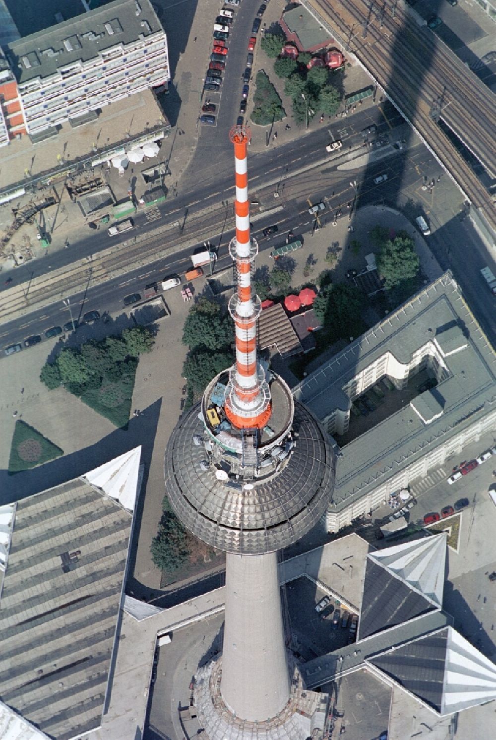 Berlin von oben - Kugel des Berliner Fernsehturm im Stadtzentrum Ost der Bundes- Hauptstadt Berlin