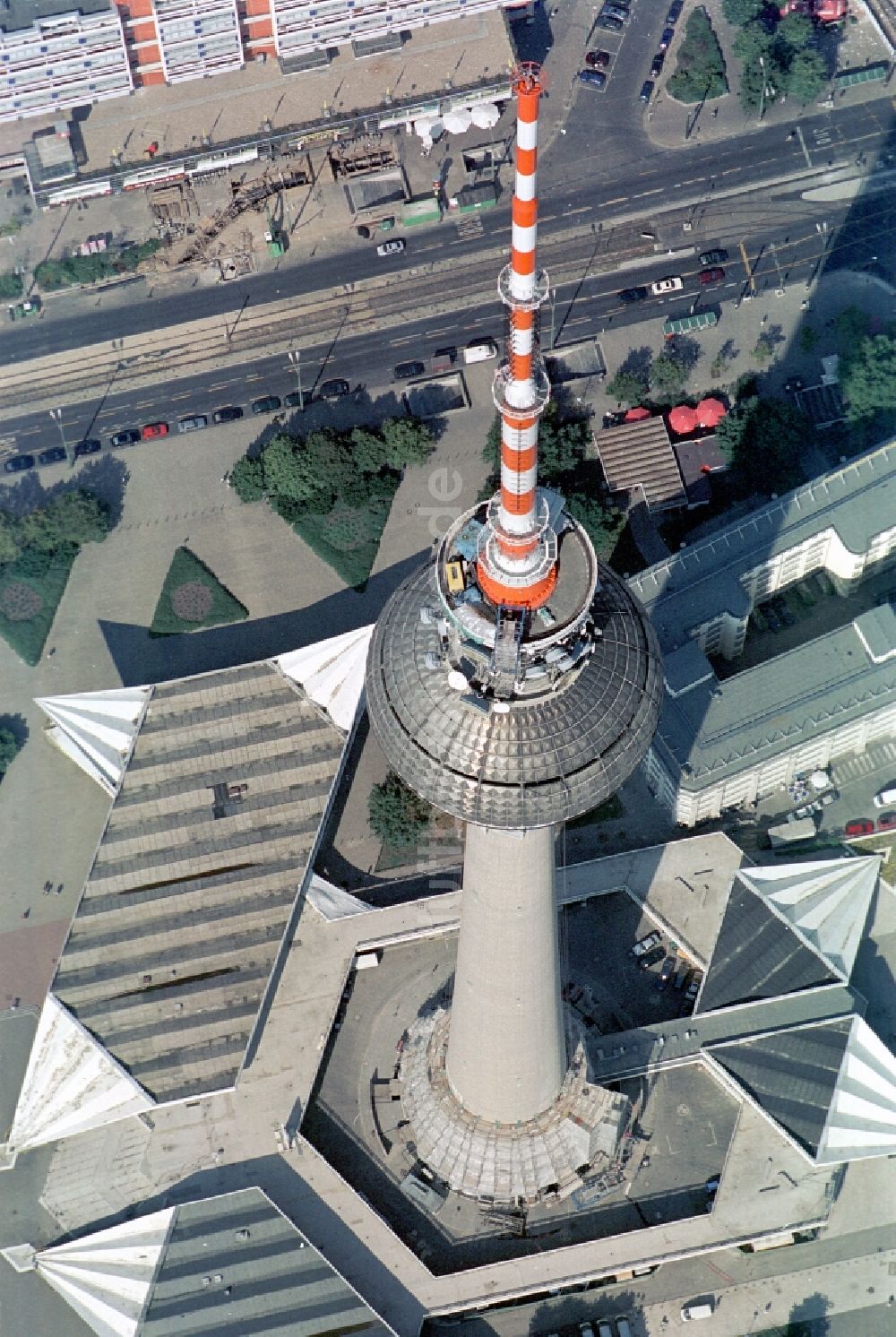 Berlin von oben - Kugel des Berliner Fernsehturm im Stadtzentrum Ost der Bundes- Hauptstadt Berlin