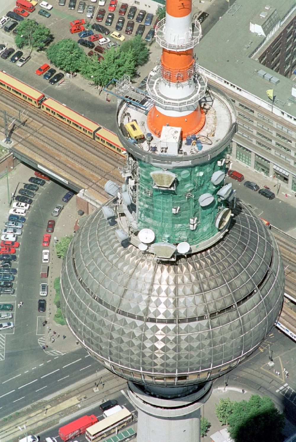 Berlin von oben - Kugel des Berliner Fernsehturm im Stadtzentrum Ost der Bundes- Hauptstadt Berlin