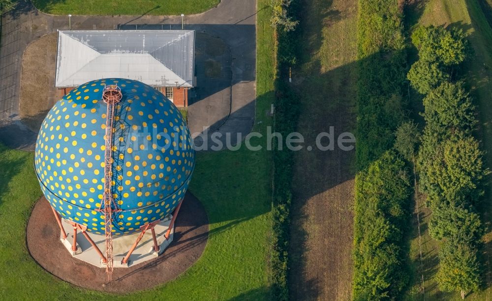 Luftaufnahme Gelsenkirchen - Kugelgasbehälter an der Adenauerallee in Gelsenkirchen im Bundesland Nordrhein-Westfalen, Deutschland