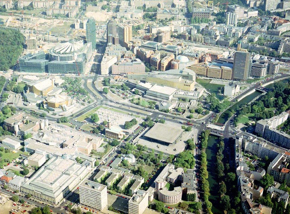 Berlin - Tiergarten von oben - Kulturforum mit dem Musikinstrumentenmuseum,Kunstgewerbemuseum, Philharmonie,Staaliche Museen, St