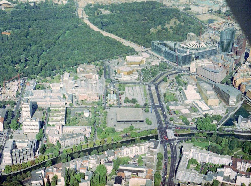 Luftbild Berlin - Tiergarten - Kulturforum mit dem Musikinstrumentenmuseum,Kunstgewerbemuseum, Philharmonie,Staaliche Museen, St