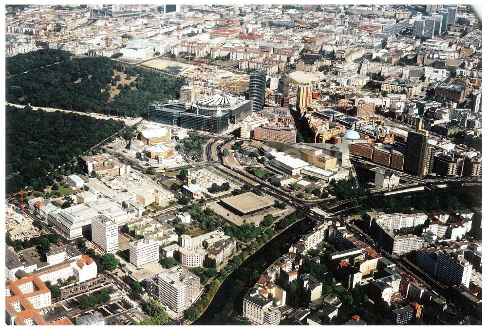 Berlin - Tiergarten von oben - Kulturforum mit dem Musikinstrumentenmuseum,Kunstgewerbemuseum, Philharmonie,Staaliche Museen, St