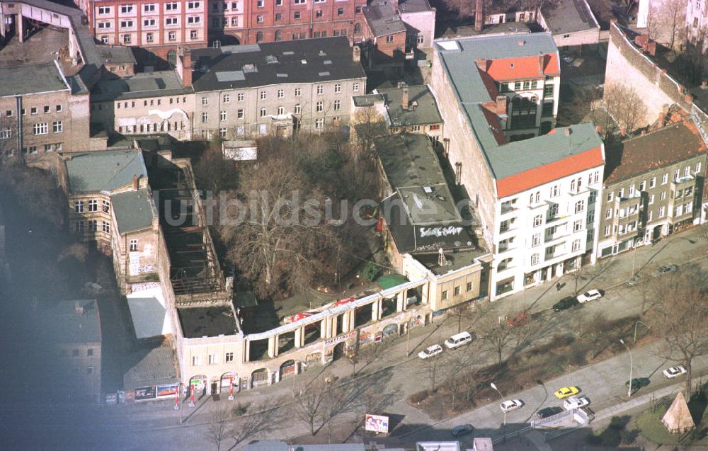 Luftaufnahme Berlin - Prenzlauer Berg - Kulturhaus Pfefferberg an der Schönhauser Allee in Berlin.