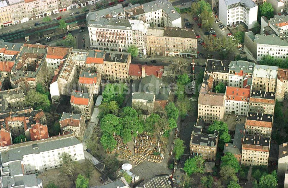 Luftbild Berlin - Kulturhaus Am Prater in der Kastanienallee im Prenzlauer-Berg