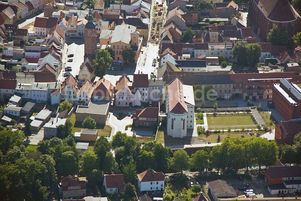 Luftaufnahme Luckau - Kulturkirche und ehem. Gefängnis im Stadtzentrum von Luckau im Bundesland Brandenburg