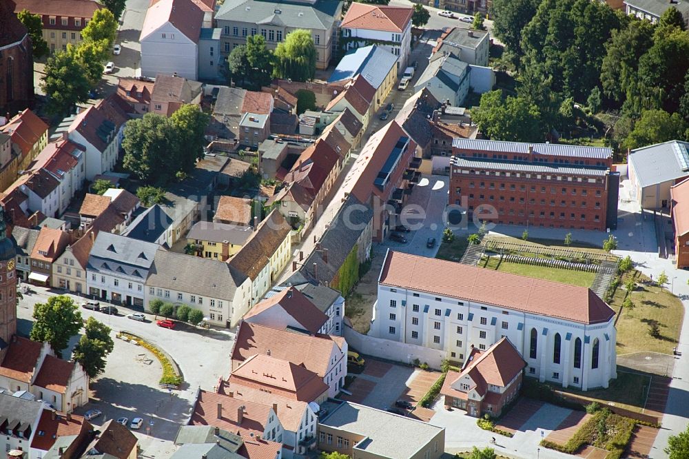 Luftbild Luckau - Kulturkirche und ehem. Gefängnis im Stadtzentrum von Luckau im Bundesland Brandenburg