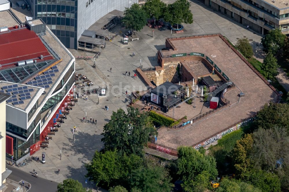 Leipzig aus der Vogelperspektive: Kulturzentrum Moritzbastei am Kurt-Masur-Platz in Leipzig im Bundesland Sachsen, Deutschland