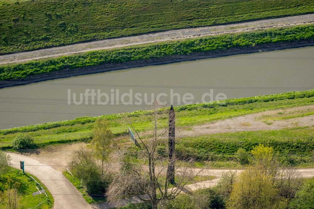 Essen aus der Vogelperspektive: Kunst- Installation einer Freilichtskulptur Carbon Obelisk auf der Emscherinsel in Essen im Bundesland Nordrhein-Westfalen