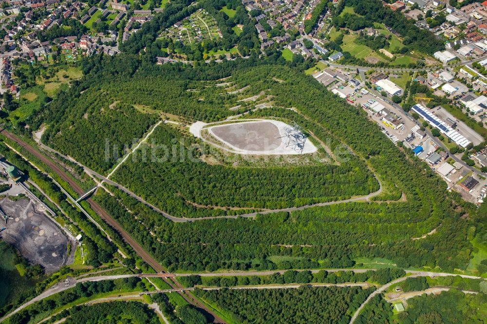 Luftaufnahme Bottrop - Kunst- Installation einer Freilichtskulptur Haldenereignis Emscherblick - Tetraeder in Bottrop im Bundesland Nordrhein-Westfalen