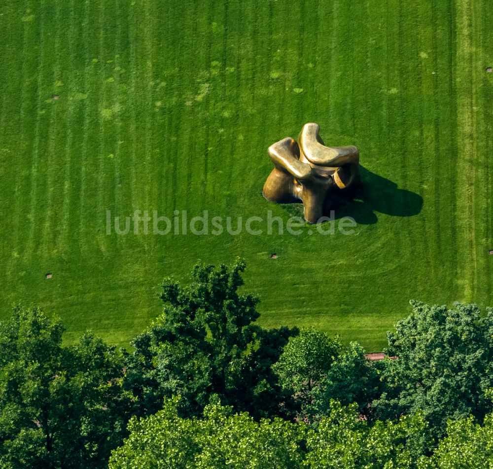 Luftaufnahme Bonn - Kunst- Installation einer Freilichtskulptur Large Two Forms in Bonn im Bundesland Nordrhein-Westfalen, Deutschland