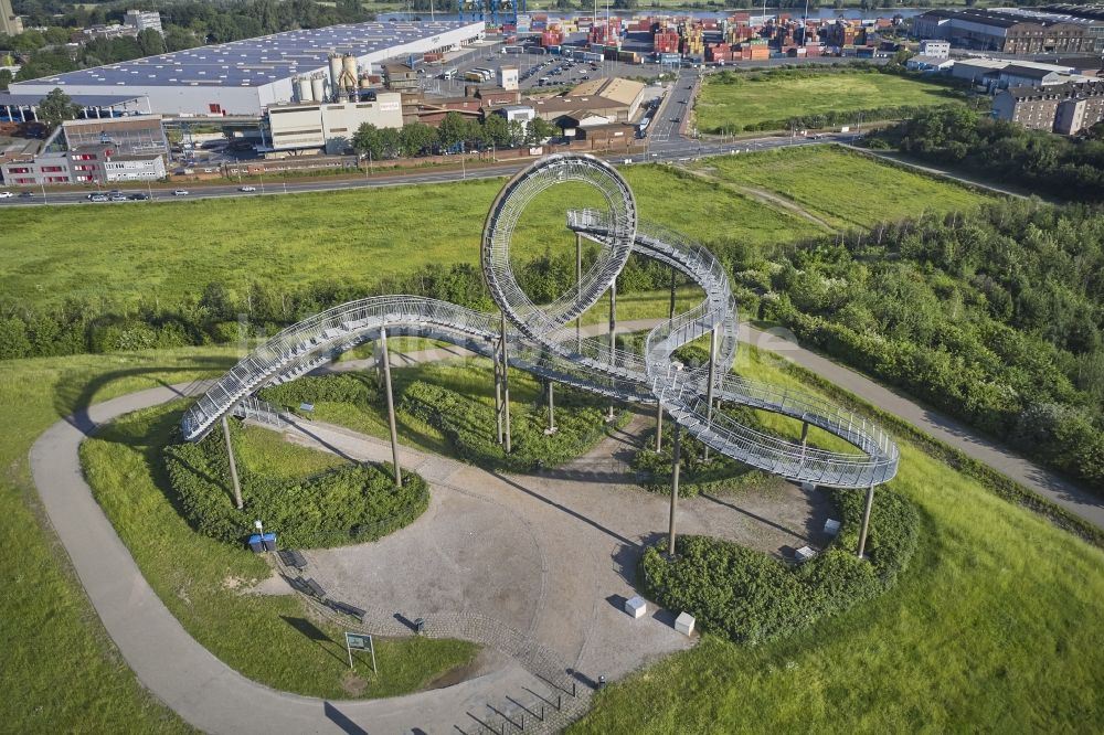 Duisburg von oben - Kunst- Installation einer Freilichtskulptur Tiger & Turtle in Duisburg im Bundesland Nordrhein-Westfalen