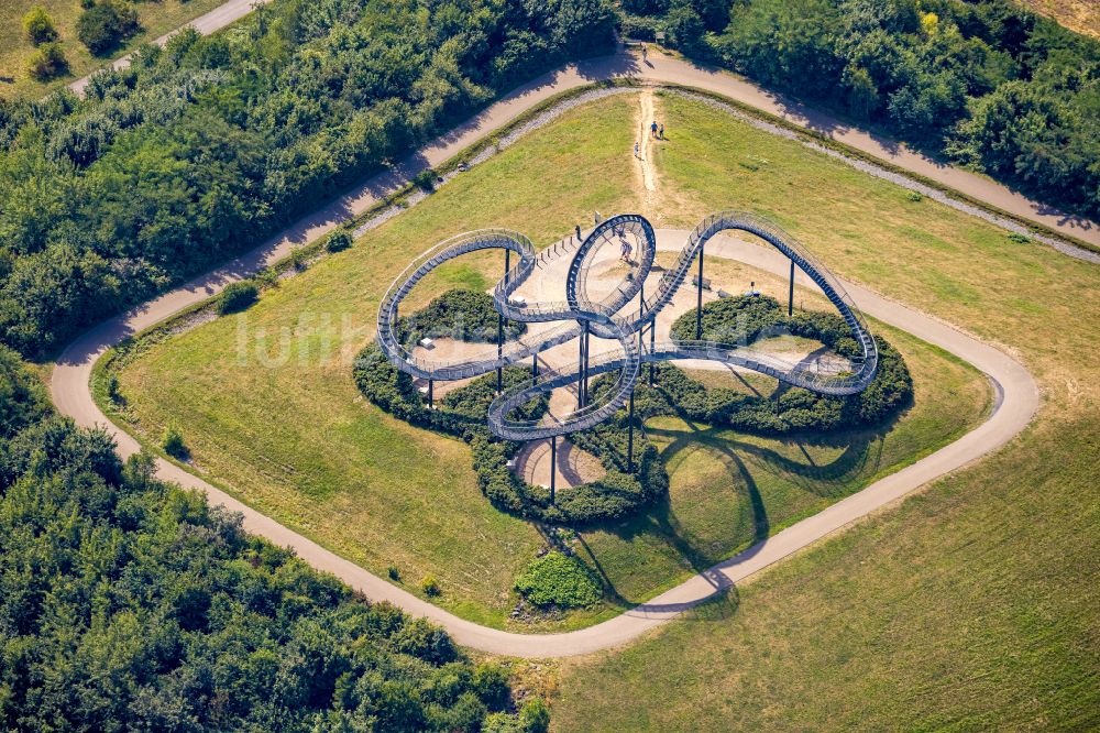 Duisburg aus der Vogelperspektive: Kunst- Installation einer Freilichtskulptur Tiger & Turtle in Duisburg im Bundesland Nordrhein-Westfalen