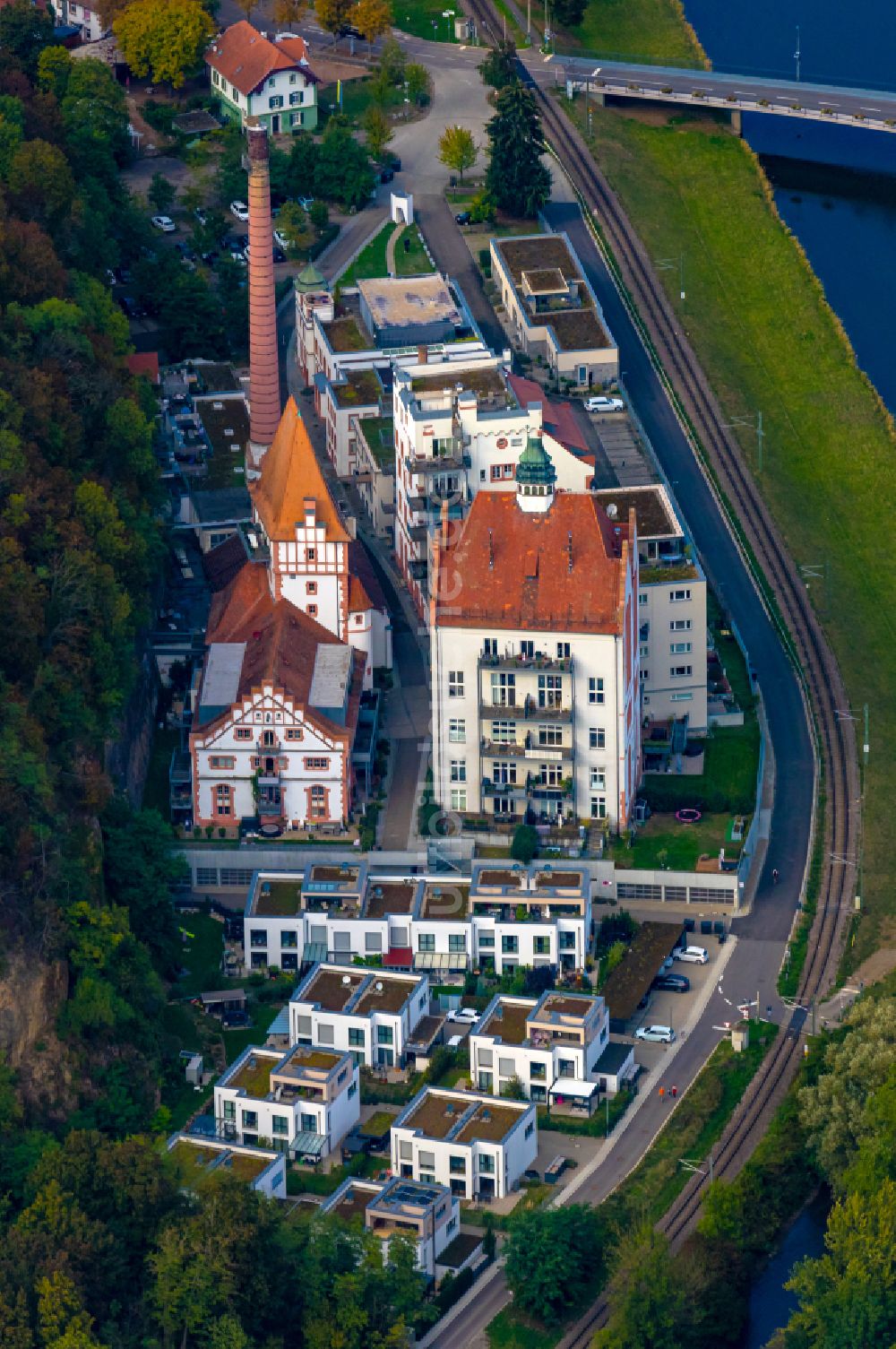 Riegel am Kaiserstuhl aus der Vogelperspektive: Kunstmuseum Messmer Foundation im ehemaligen Brauereigebaude Riegel an den Uferbereichen der Elz in Riegel am Kaiserstuhl im Bundesland Baden-Württemberg