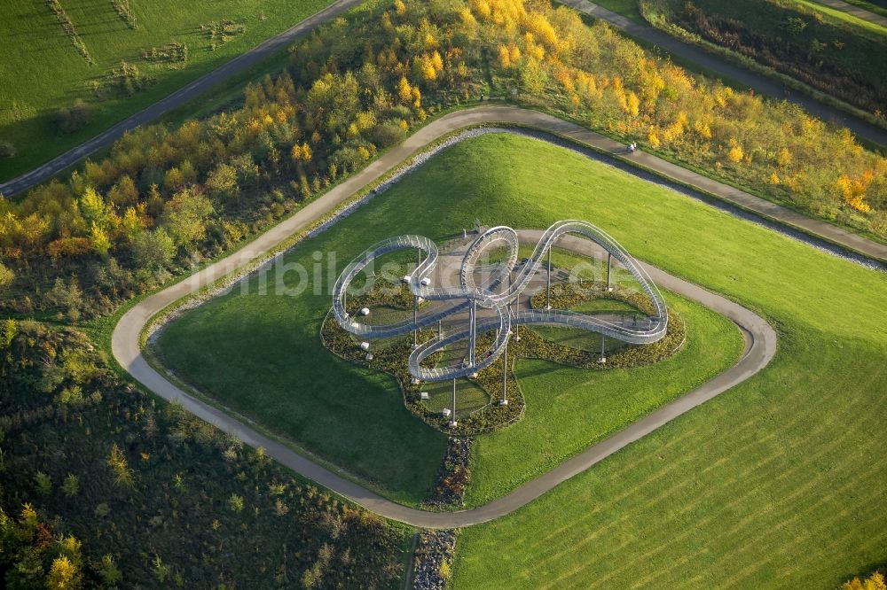 Luftaufnahme Duisburg - Kunstwerk im Angerpark in Duisburg im Ruhrgebiet in Nordrhein-Westfalen