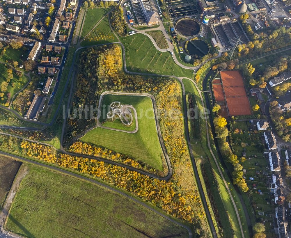 Duisburg aus der Vogelperspektive: Kunstwerk im Angerpark in Duisburg im Ruhrgebiet in Nordrhein-Westfalen